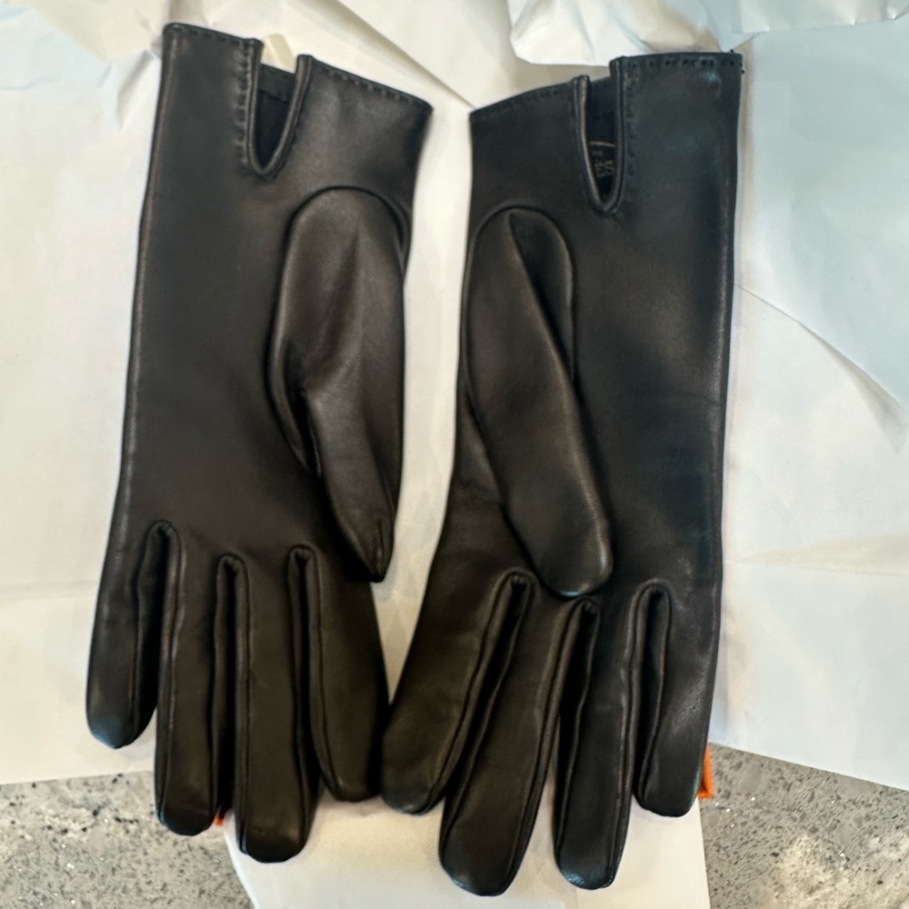 Hermes Soya Gloves in black with gold hardware size 70 - Picture 7 of 10